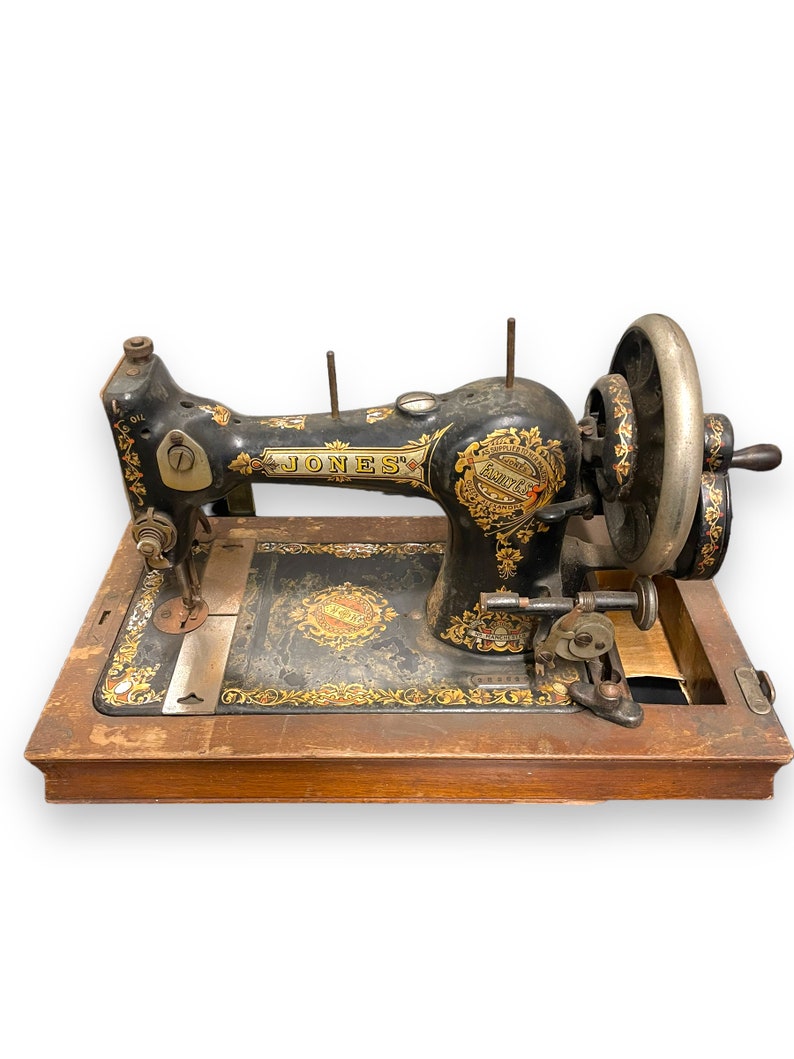http://Jones%20Family%20Hand-crank%20Sewing%20Machine%20-%20Restoration%20Project%20-%20NO%20CASE%20-%20rare%20find
